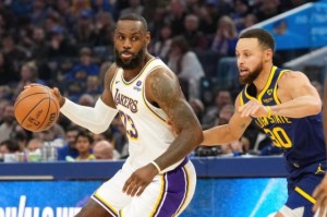 开云体育下载-【现场】附加赛席位争夺战 湖人遗憾不敌勇士