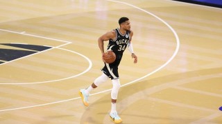 【现场】扬尼斯统治全场 雄鹿力克雷霆问鼎NBA杯